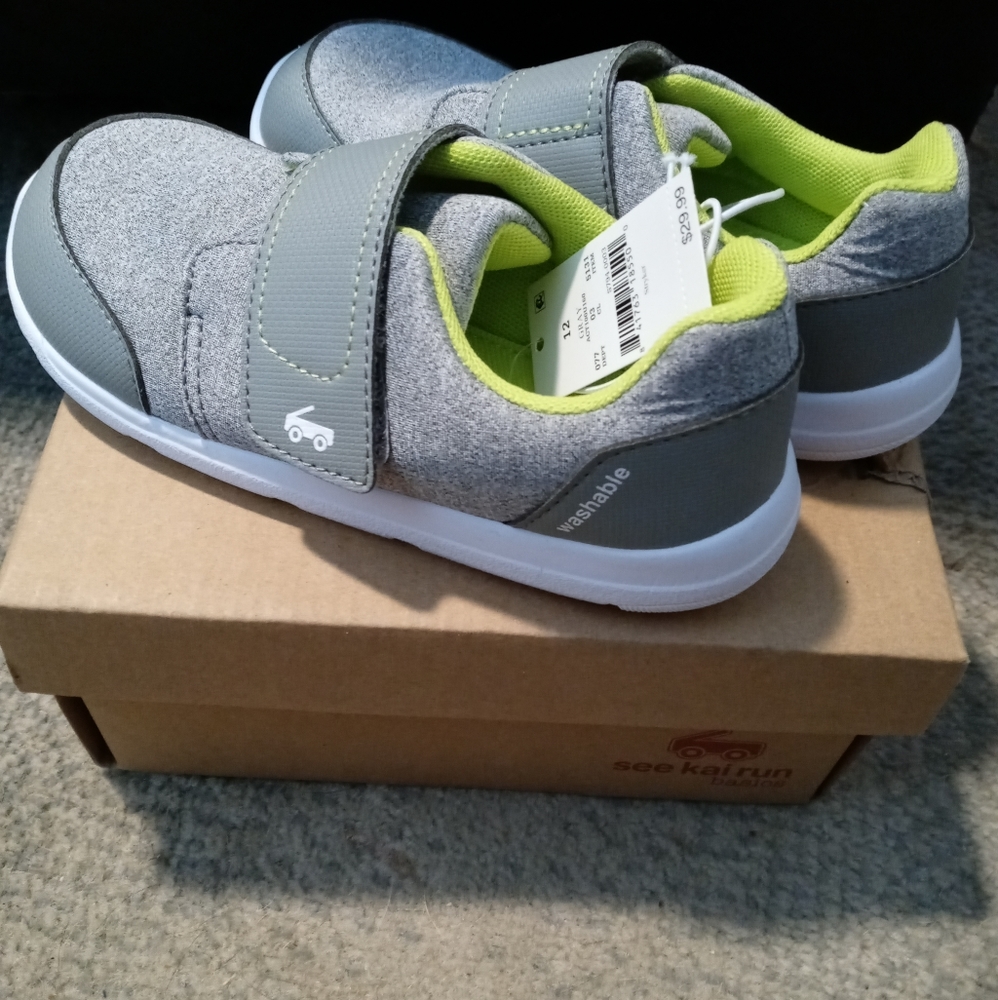See Kai Run / Lightweight Velcro Shoes